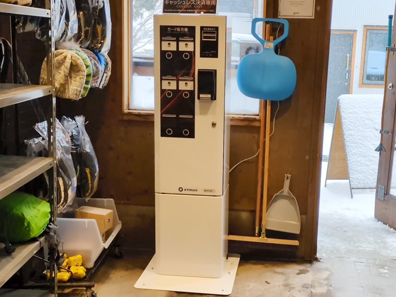 WOODY RENTAL Happo Gondola Shop K235設置後